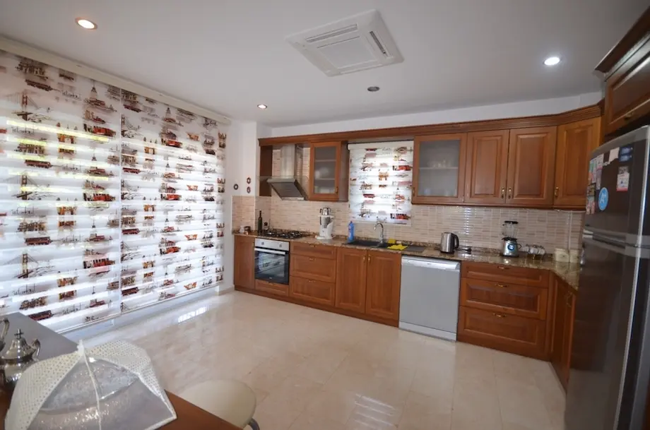 Fitted kitchen